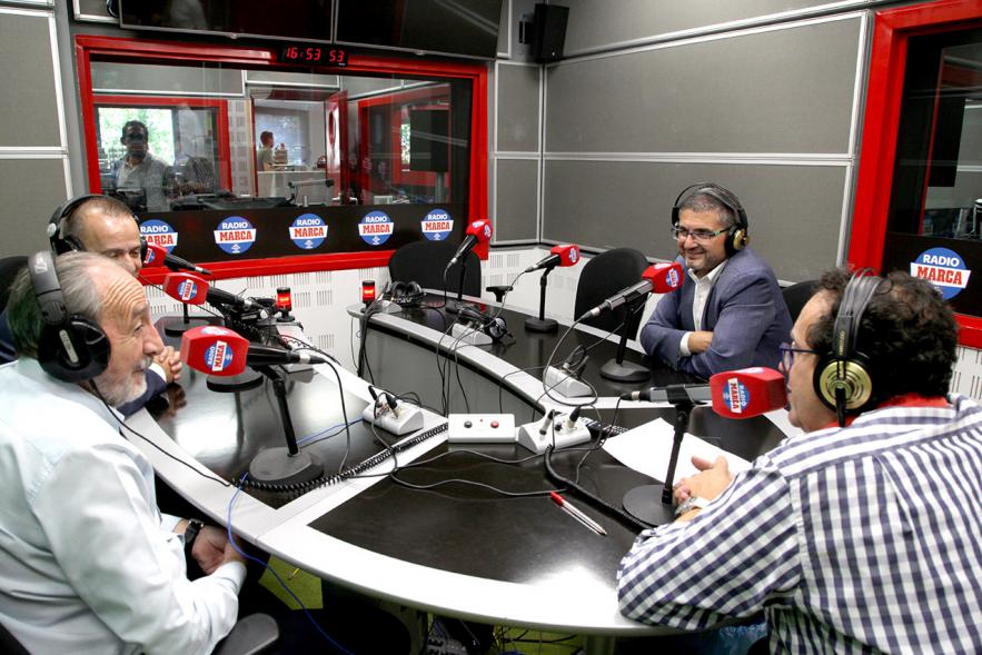 Presentación Madrid International Cup U14 2019 - Imagen del alcalde de Alcobendas Rafael Sánchez Acera en la presentación que se realizó en la sede del diario Marca acompañado de otras personalidades.