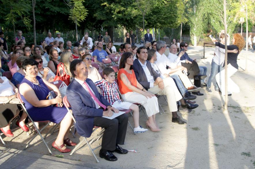 Presentación Obra "El Pequeño Libro de los Grandes Valores" - Plano de la  fila de autoridades. 