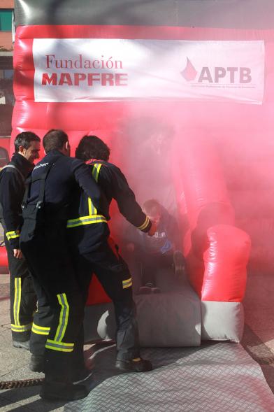 Presentación Semana de la Prevención de Incendios - Los bomberos en el simulacro.