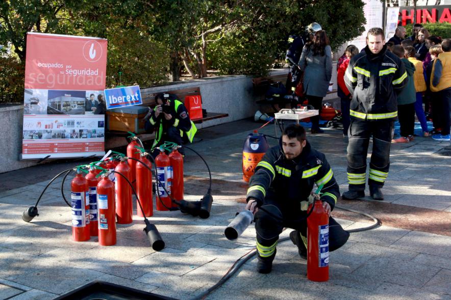 Presentación Semana de la Prevención de Incendios -  Explicación del uso de extintores.