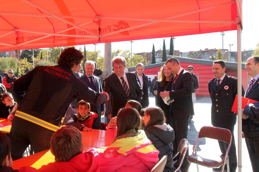 Presentación Semana de la Prevención de Incendios - Las autoridades con  los responsables.
