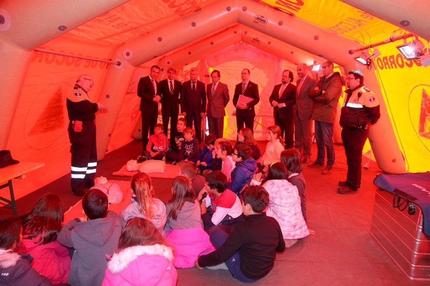 Presentación Semana de la Prevención de Incendios -  Los bomberos explicando.