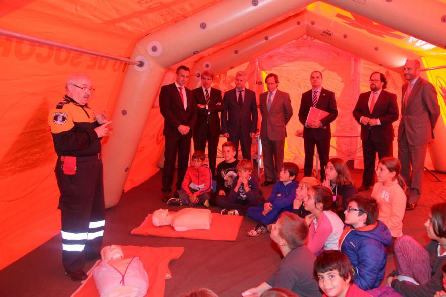 Presentación Semana de la Prevención de Incendios -  Protección civil explicando.