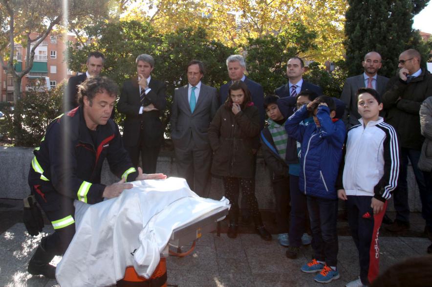 Presentación Semana de la Prevención de Incendios -  Los bomberos explican el simulacro.