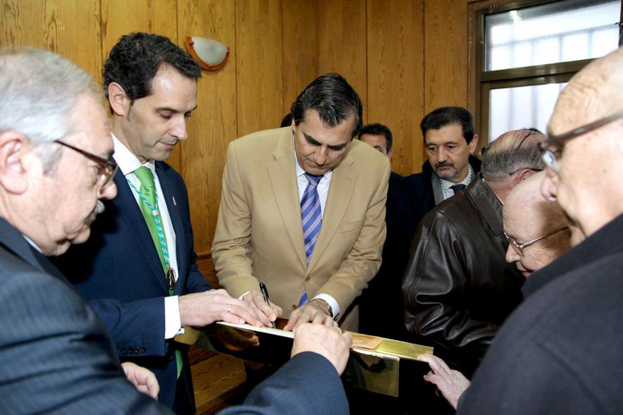 Nombramiento del Prioste Mayor Fiestas Virgen de la Paz 2018 - Firma del concejal.