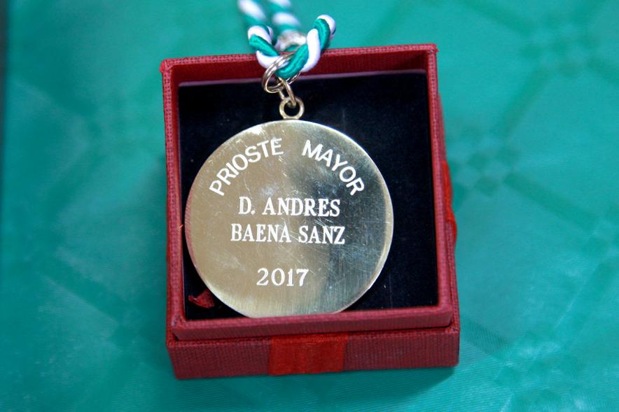 Nombramiento Prioste Mayor Fiestas Virgen de La Paz 2017 - La medalla de la Hermandad.
