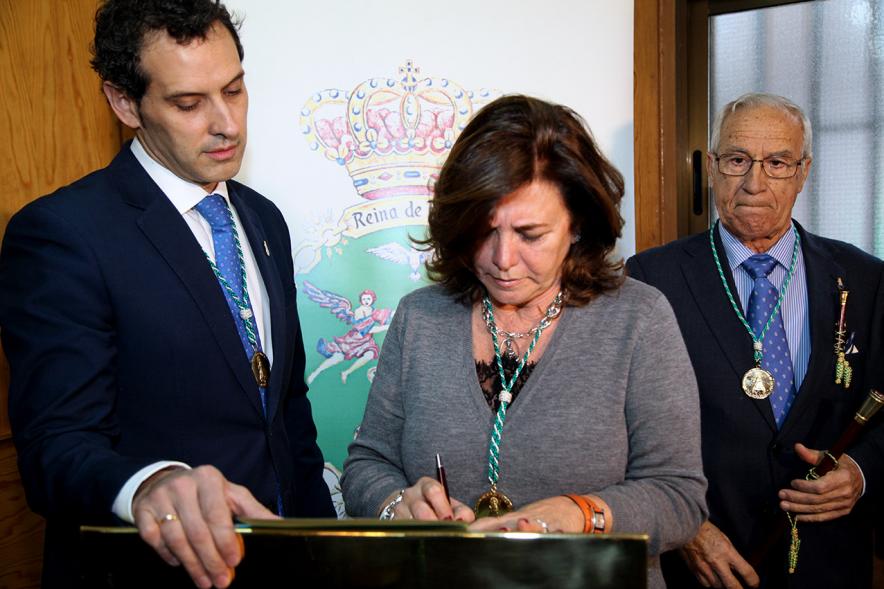 Fiestas Virgen de la Paz 2019 - Nombramiento Prioste Mayor - Primer plano de la firma de la Presidenta de la Hermandad  D.  Isabel Páramo.