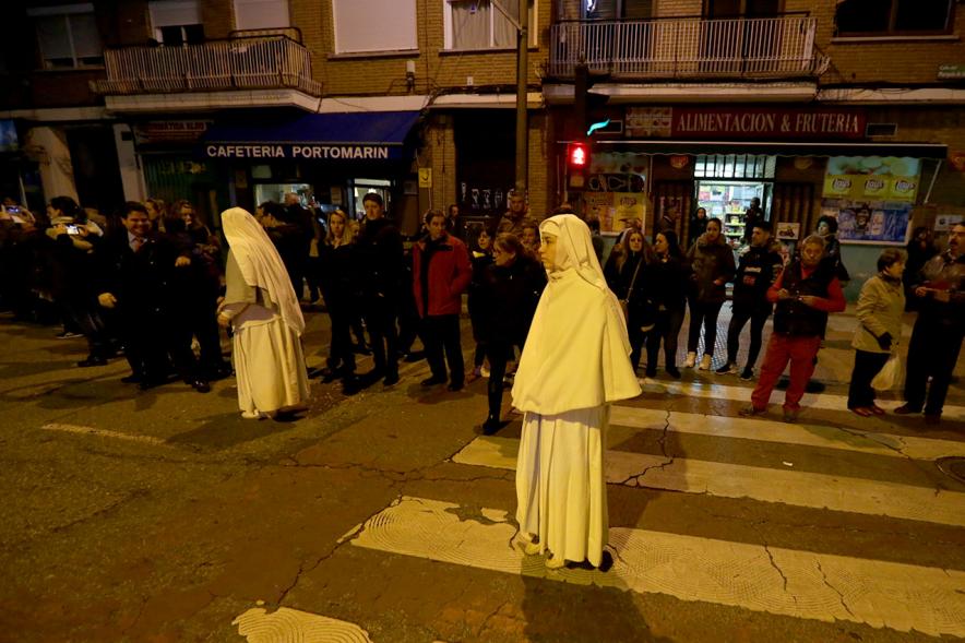 Procesión Virgen de la Paz 2018 - Primer plano de una religiosa.