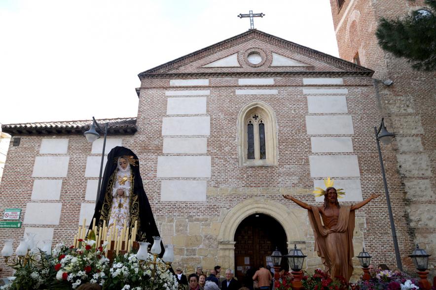 Procesión del Encuentro 2018 - Imagen de el encuentro de los pasos, la Virgen de la Soledad y el Cristo Resucitado.