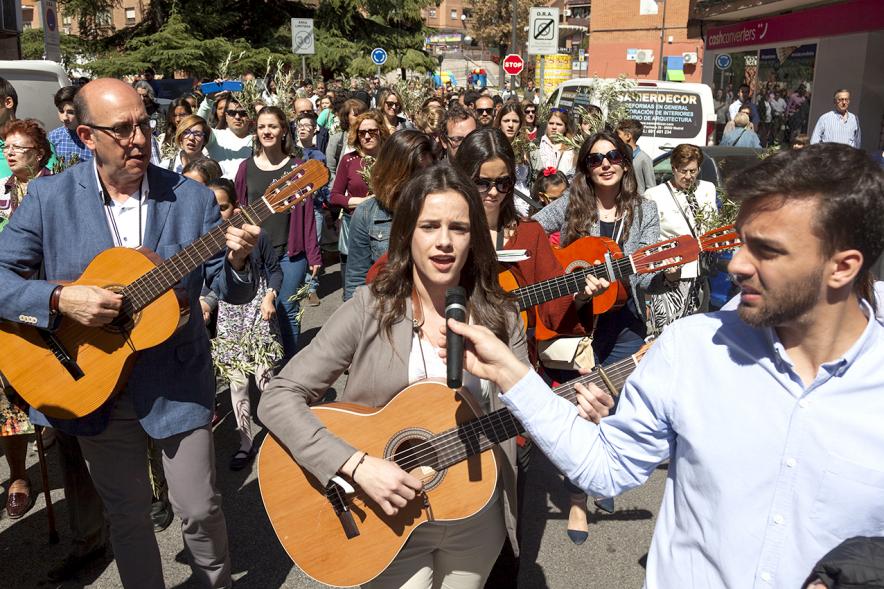 Semana Santa 2017 - Procesión de Domingo de Ramos - Imagen de un grupo de guitarras que participan en la procesión.