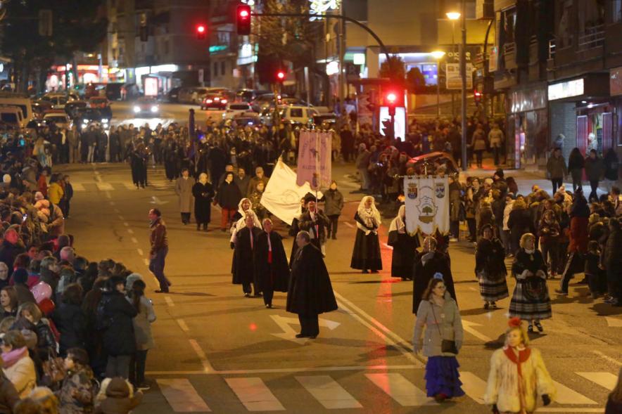 Procesión de la Virgen de La Paz 2017 - Desfile de los  cofrades.