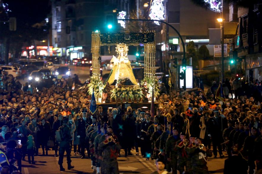 Procesión Virgen de la Paz 2018 -Panorámica de la Virgen iluminada.
