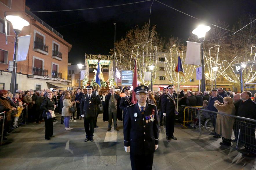 Procesión Virgen de la Paz 2018 - Primer plano de la custodia policial.