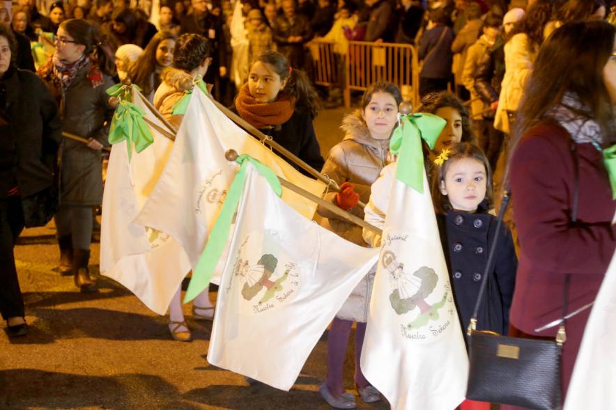 Procesión de la Virgen de La Paz 2017 -Los niños con estandartes.