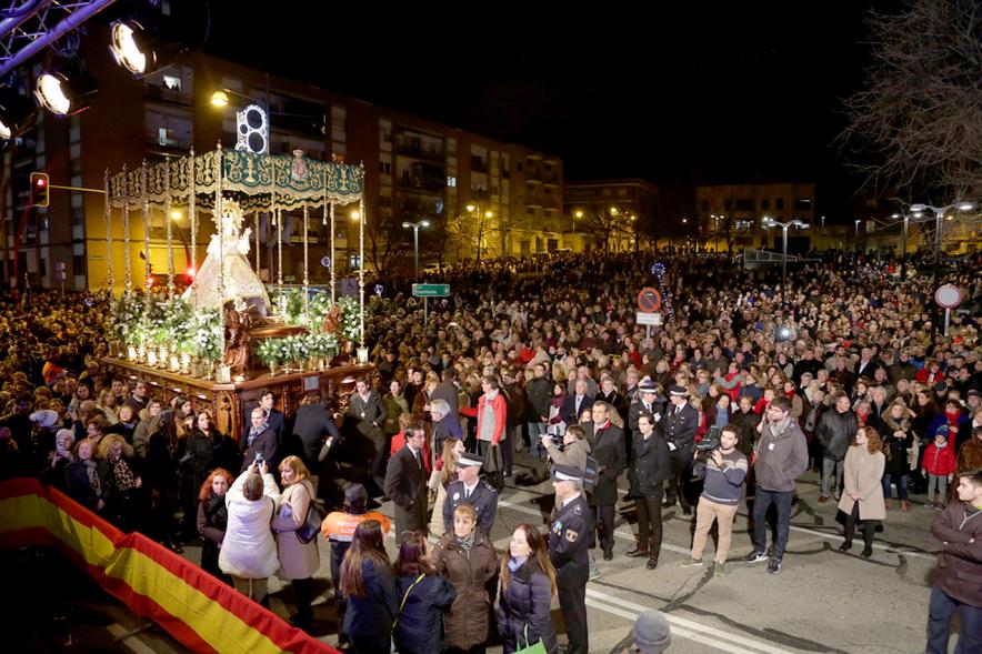 Fiestas Virgen de la Paz 2019 - Procesión Virgen de la Paz - Imagen de un momento de la procesión, donde vemos el paso de la Virgen de la Paz.