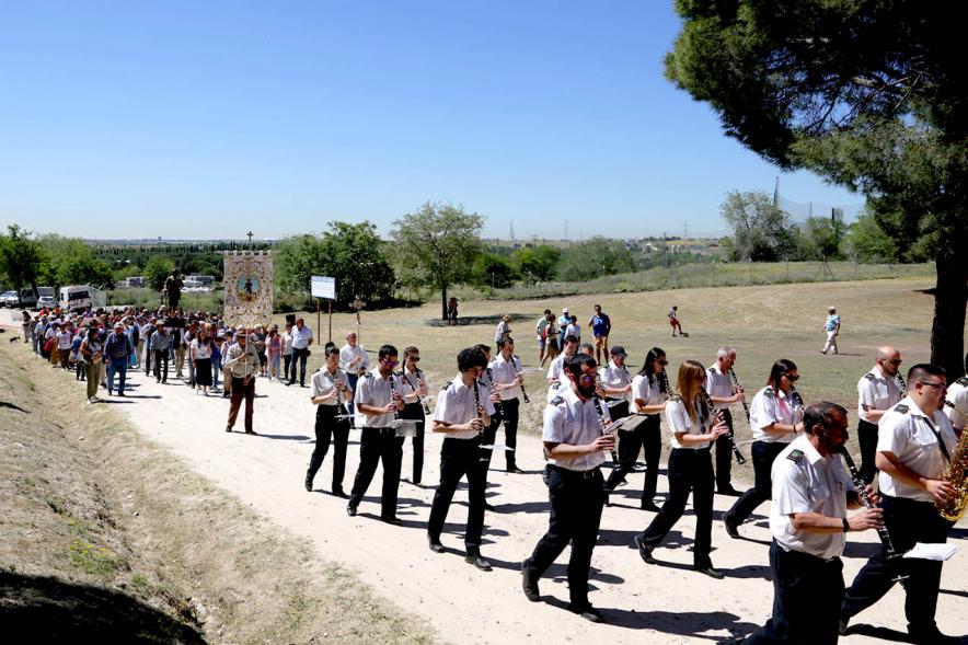Banda de música durante la romería 