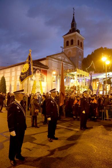 Fiestas Virgen de la Paz 2019 - Procesión Virgen de la Paz - Imagen del paso de Policía Municipal con uniforme de gala llevando sus estandartes.