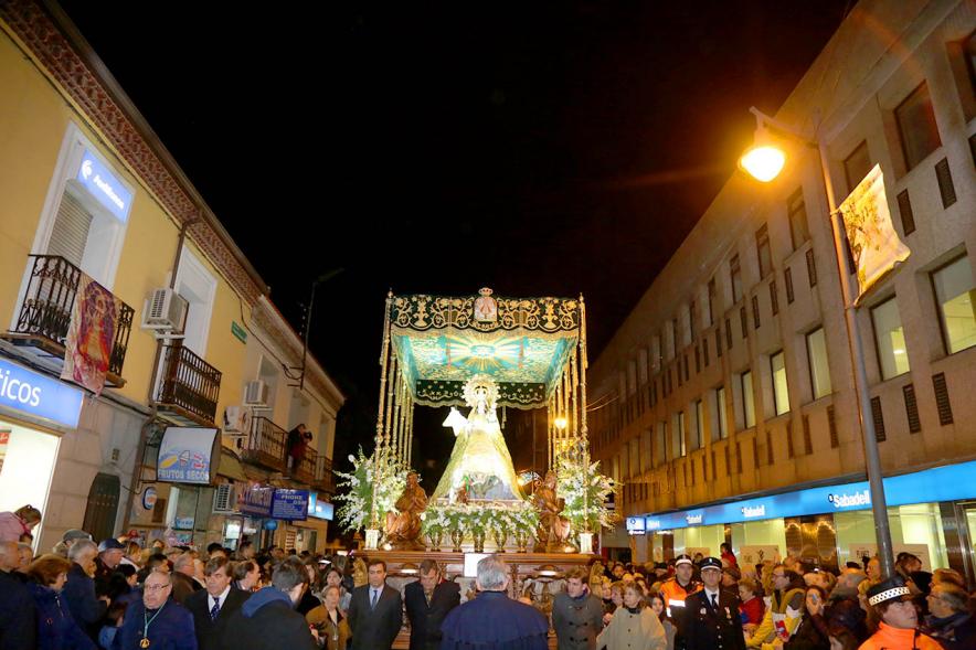 Vista nocturna de la Procesión Virgen de la Paz 2020 