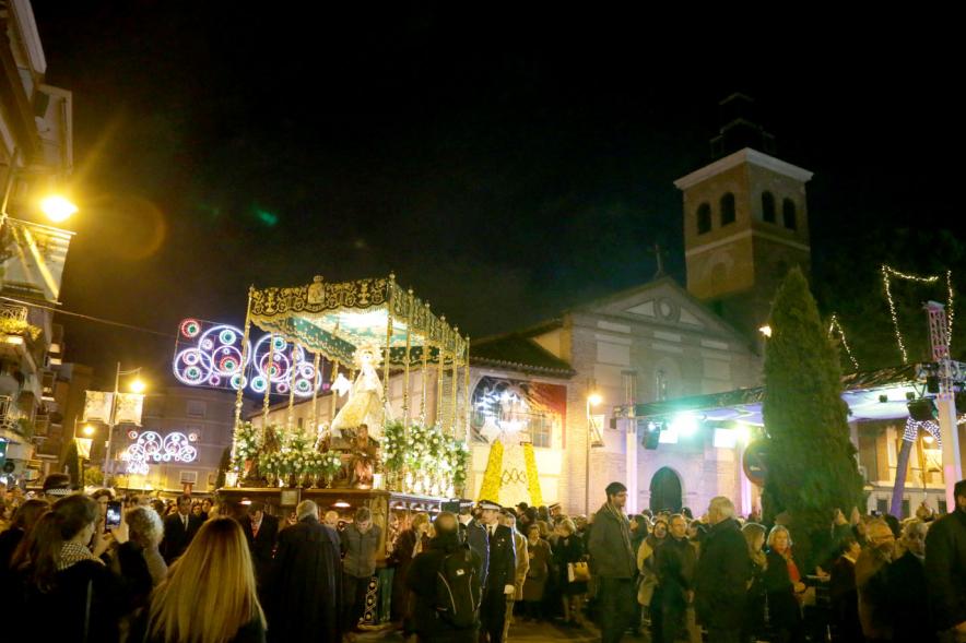 Fiestas Virgen de la Paz 2019 - Procesión Virgen de la Paz - Imagen de un momento de la procesión, donde vemos el paso de la Virgen de la Paz.