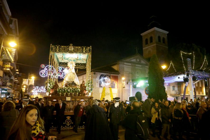 Fiestas Virgen de la Paz 2019 - Procesión Virgen de la Paz - Imagen de un momento de la procesión, donde vemos el paso de la Virgen de la Paz.