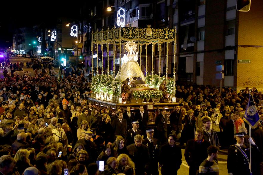 Fiestas Virgen de la Paz 2019 - Procesión Virgen de la Paz - Imagen de un momento de la procesión, donde vemos el paso de la Virgen de la Paz.