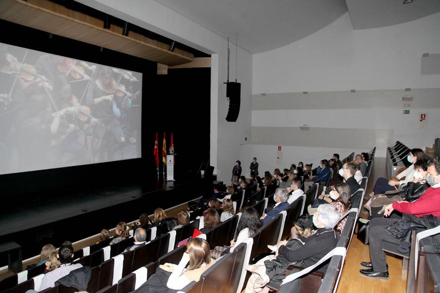 Vista general del evento durante una filmación. Jubilación de Profesores - 2020