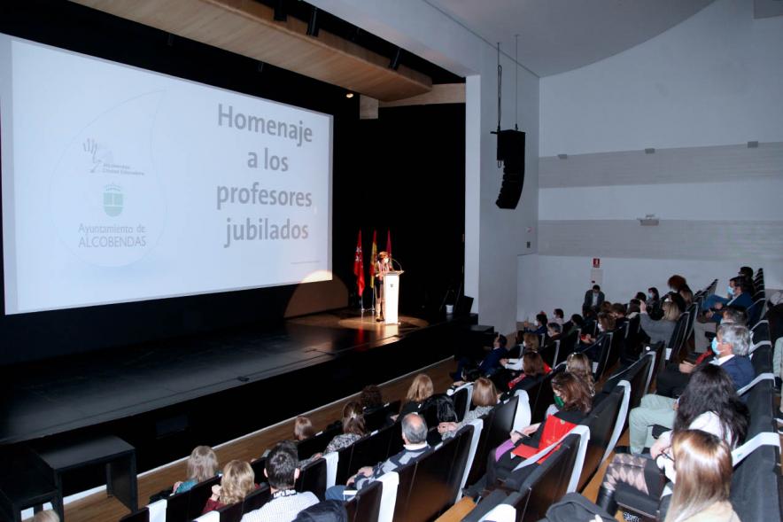Oponente durante el evento. Jubilación de Profesores -2020