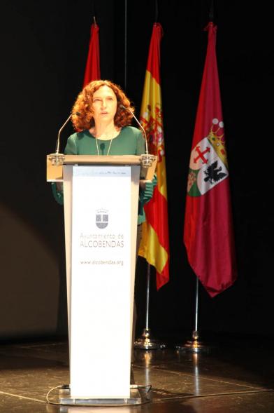 Concejal Ana Soto dando un discurso durante el evento. Jubilación de Profesores - 2020
