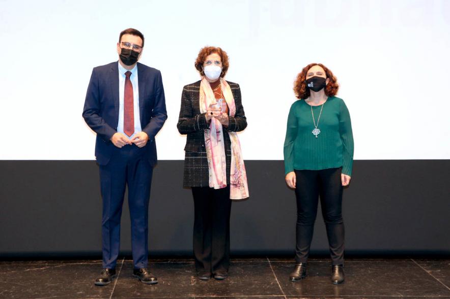  Concejales Ana Soto, Miguel Ángel Arranz y premiado. Jubilación de Profesores - 2020