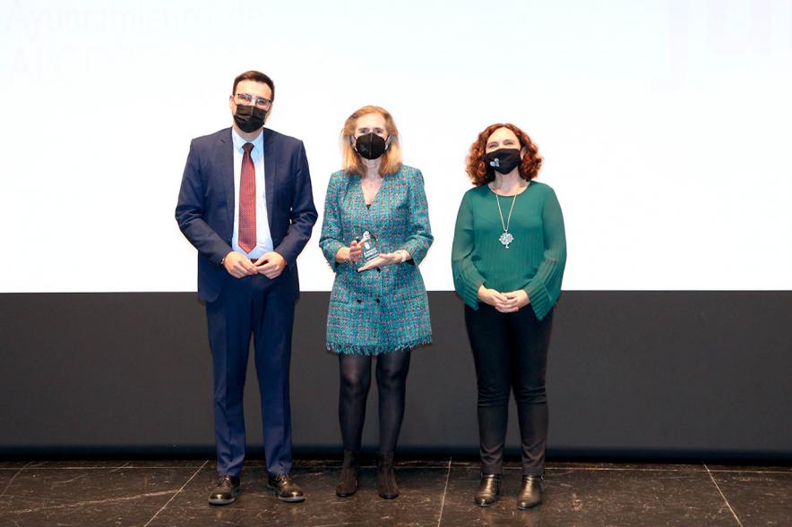  Concejales Ana Soto, Miguel Ángel Arranz y premiado. Jubilación de Profesores - 2020