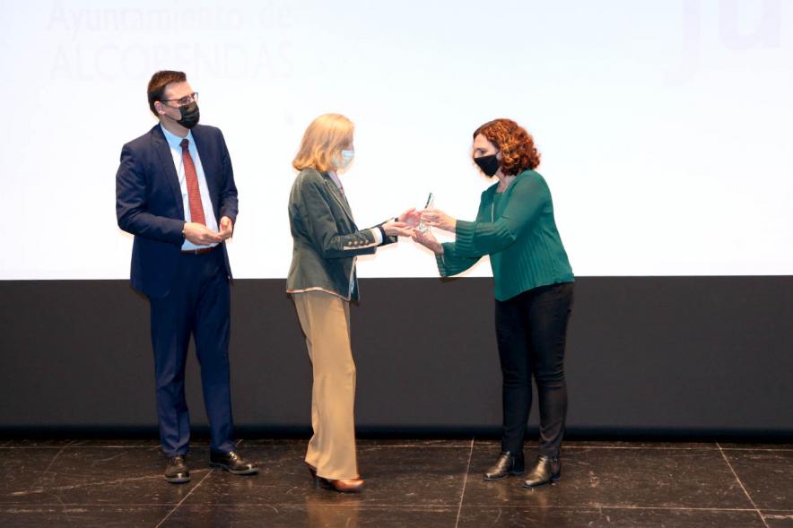  Concejales Ana Soto, Miguel Ángel Arranz y premiado. Jubilación de Profesores - 2020