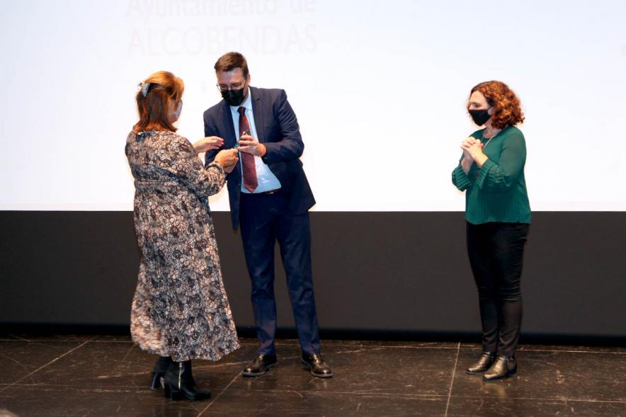  Concejales Ana Soto, Miguel Ángel Arranz y premiado. Jubilación de Profesores - 2020