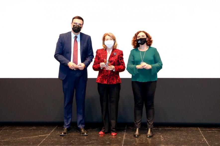  Concejales Ana Soto, Miguel Ángel Arranz y premiado. Jubilación de Profesores - 2020
