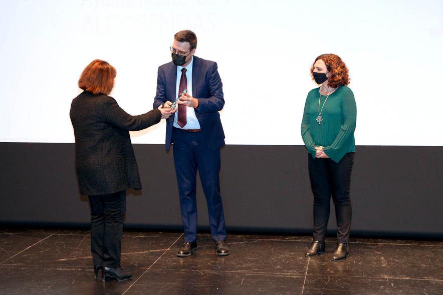  Concejales Ana Soto, Miguel Ángel Arranz y premiado. Jubilación de Profesores - 2020