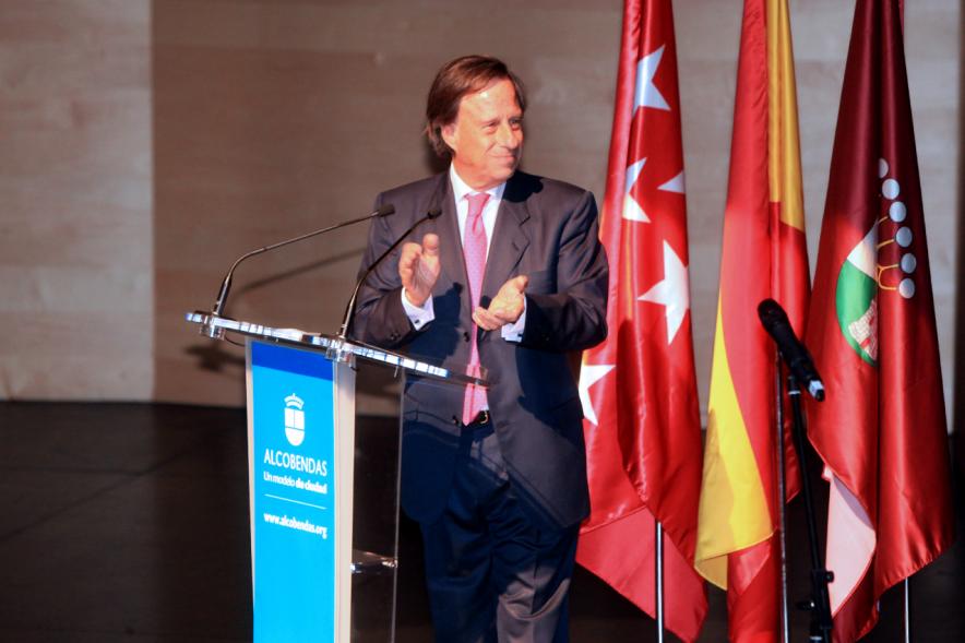 Semana del Mayor 2016 - Presentación del Programa del Mayor 2016-17 - Presentación del Programa del Mayor 2016-17 por el alcalde García de Vinuesa.