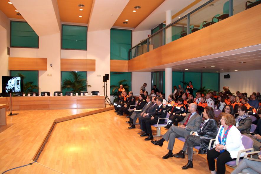 Entrega de Medallas al Mérito de Protección Civil - Imagen vista general del público asistente al acto.