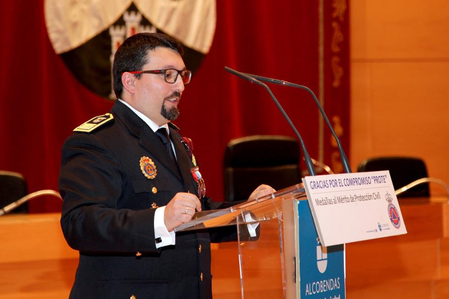 Entrega de Medallas de Protección Civil 2018 - Imagen de una de las autoridades asistentes al acto dirigiéndose a los asistentes al acto.