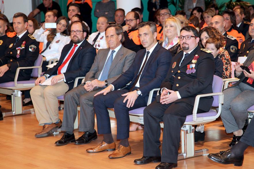 Entrega de Medallas de Protección Civil 2018 - Imagen de las autoridades asistentes al acto, entre ellas el alcalde García de Vinuesa.