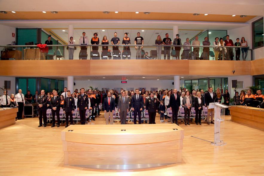 Entrega de Medallas de Protección Civil 2018 - Imagen de posado conjunto de todos los asistentes al acto.
