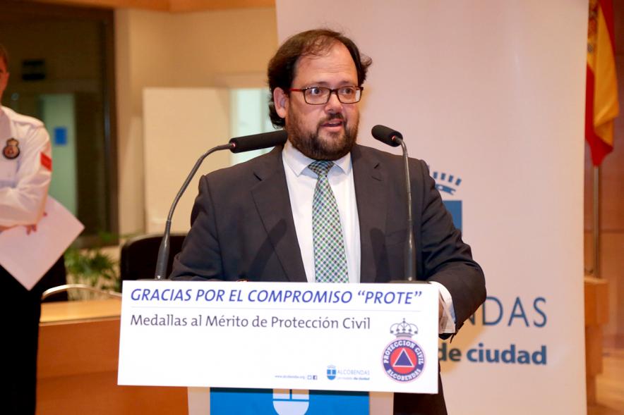 Reconocimiento a Voluntarios de Protección Civil - Imagen de una autoridad en un momento de su discurso.