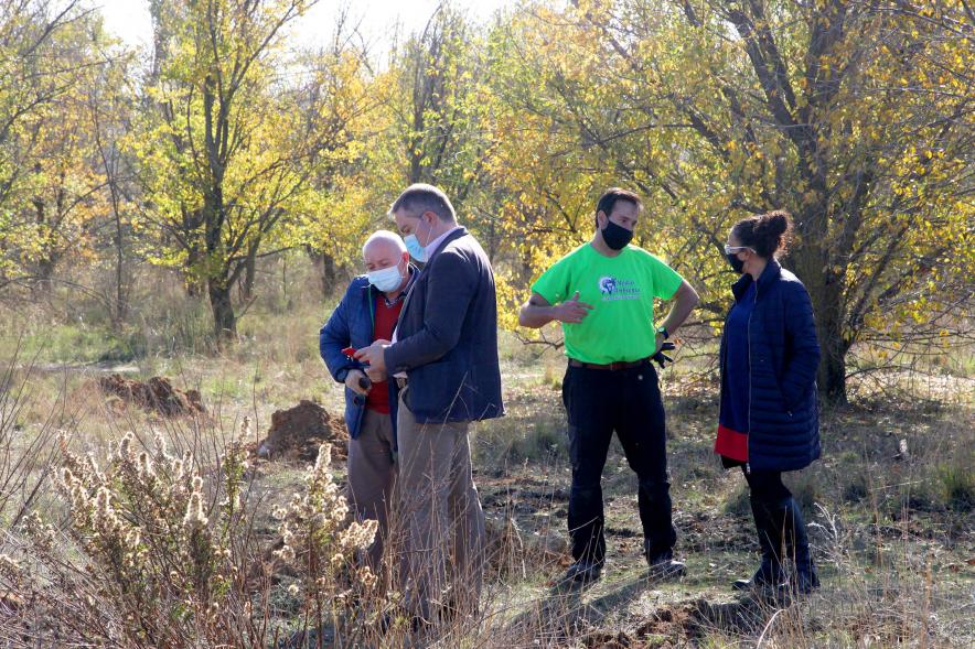 Representantes del consistorio en la Plantación de Arboles Proyecto DIGI.