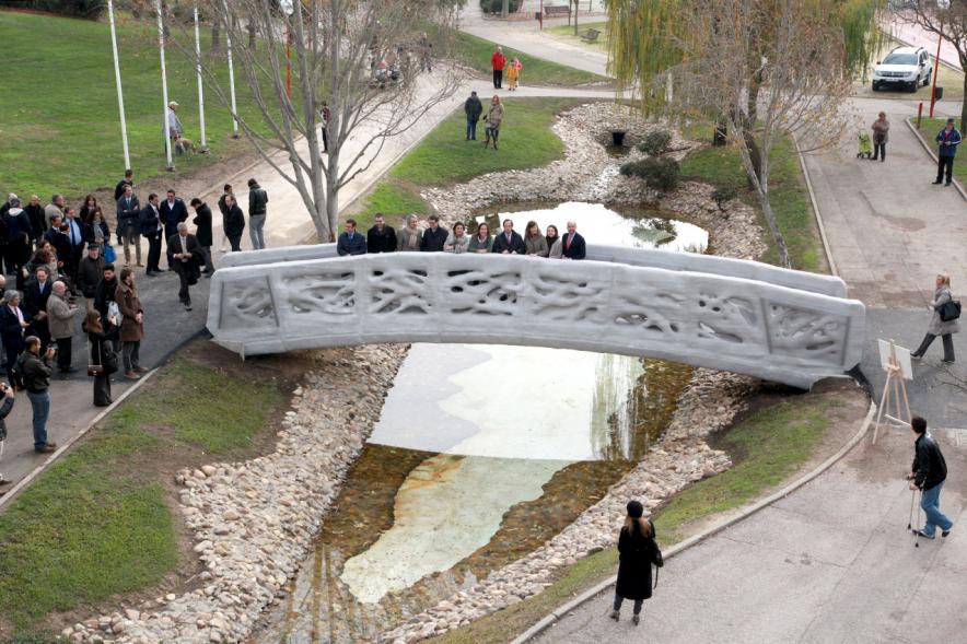 Inauguración del Puente 3D en el Parque de Castilla La Mancha - Imagen del puente 3D desde lejos.
