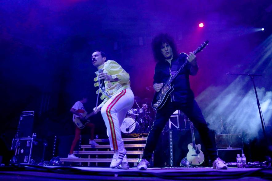 Miembros de la banda durante el concierto