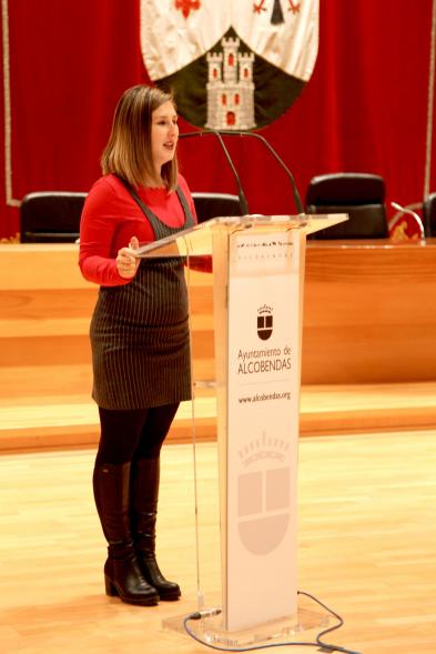 Recepción Club Taekwondo - Imagen la concejala de deportes María Espín en un momento de su discurso.  