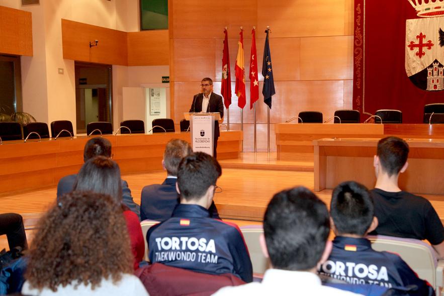 Recepción Club Taekwondo - Imagen del alcalde Rafael Sánchez Acera en un momento de su discurso.