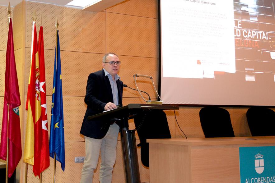 Inauguración Comité Técnico de la Reci - Imagen de un momento de la charla de uno de los ponentes que participa en la jornada “Ciudades Inteligentes y Tecnología 5G”(RECI).