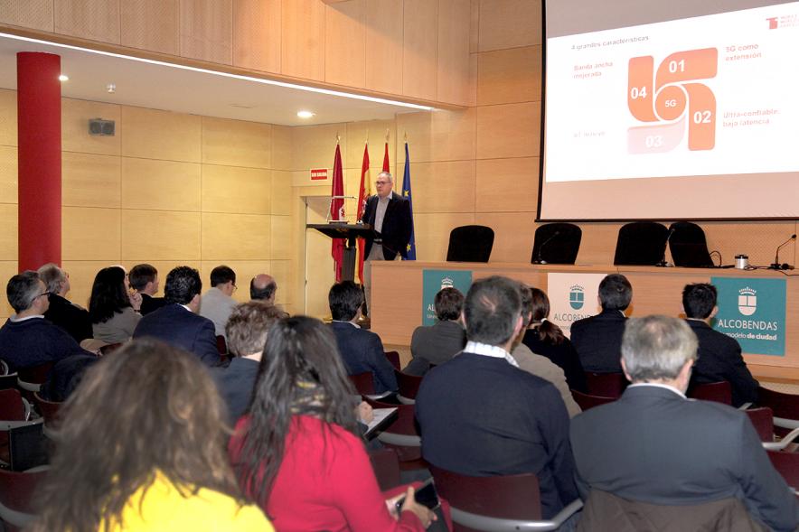 Inauguración Comité Técnico de la Reci - Imagen vista general del público asistente y el escenario donde se encuentran los ponentes de la jornada.