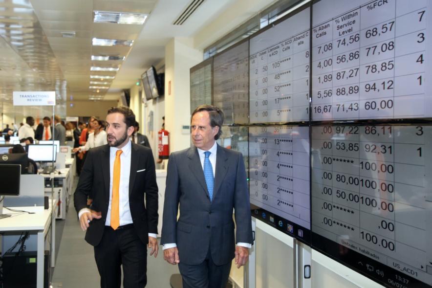 Inauguración de las Nuevas Oficinas de RIA - Imagen del alcalde García de Vinuesa y otras autoridades visitando las instalaciones.