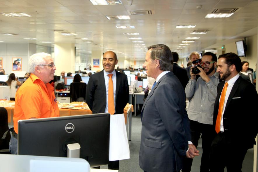 Inauguración de las Nuevas Oficinas de RIA - Imagen del alcalde García de Vinuesa y otras autoridades visitando las instalaciones.