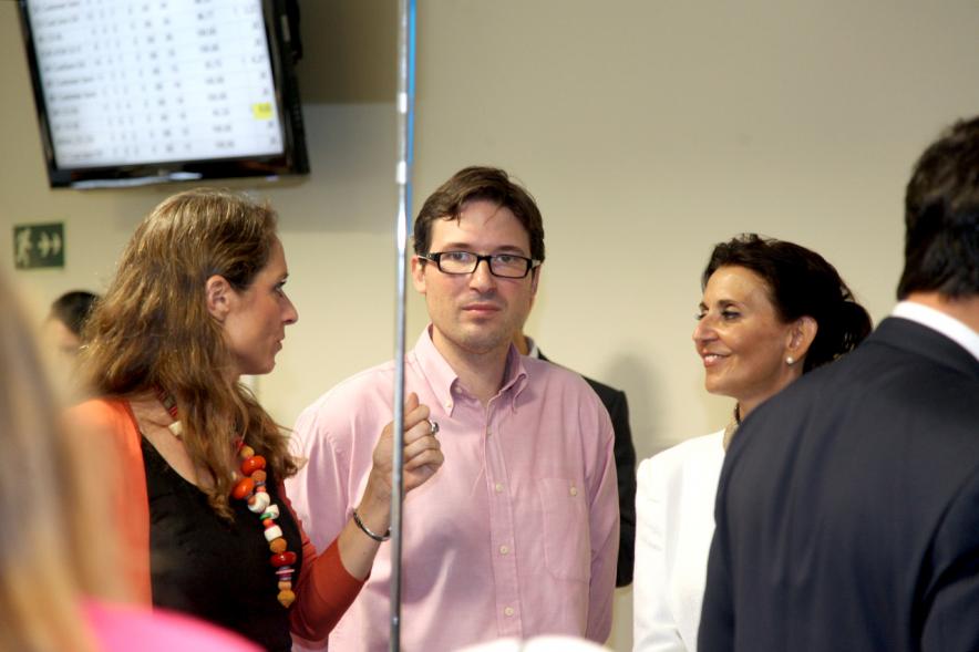 Inauguración de las Nuevas Oficinas de RIA - Imagen de personas que están visitando la empresa el día de la inauguración.